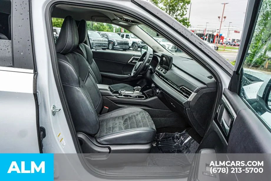 2025 Mitsubishi Outlander SE - Photo 25