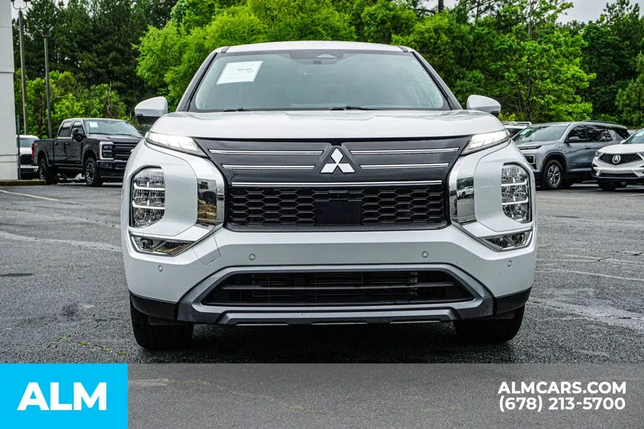 2025 Mitsubishi Outlander SE - Photo 10
