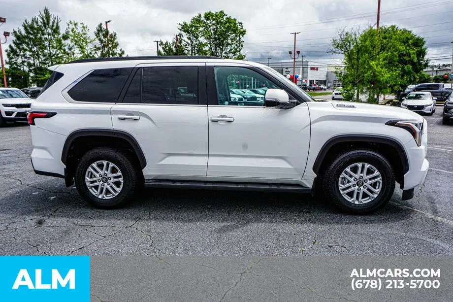 2025 Toyota Sequoia SR5 - Photo 9