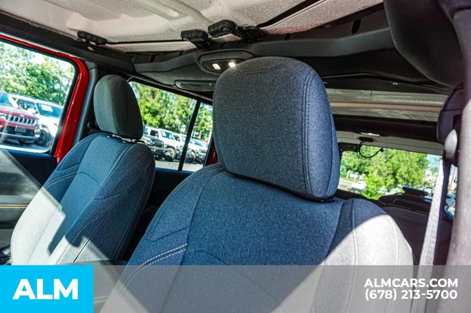 2025 Jeep Wrangler 4-Door Sahara - Photo 18