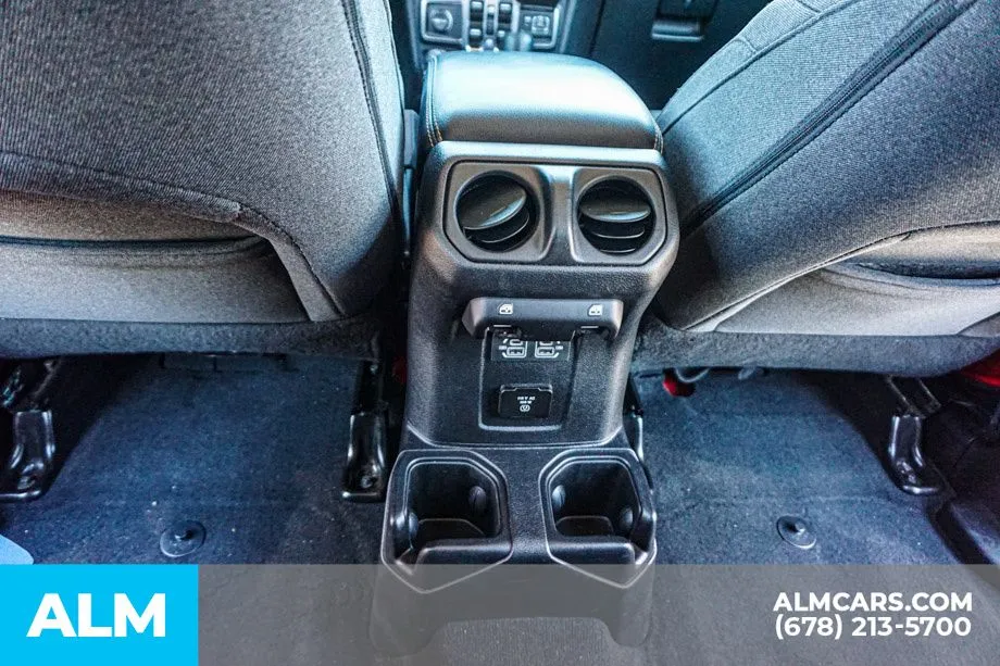 2025 Jeep Wrangler 4-Door Sahara - Photo 32