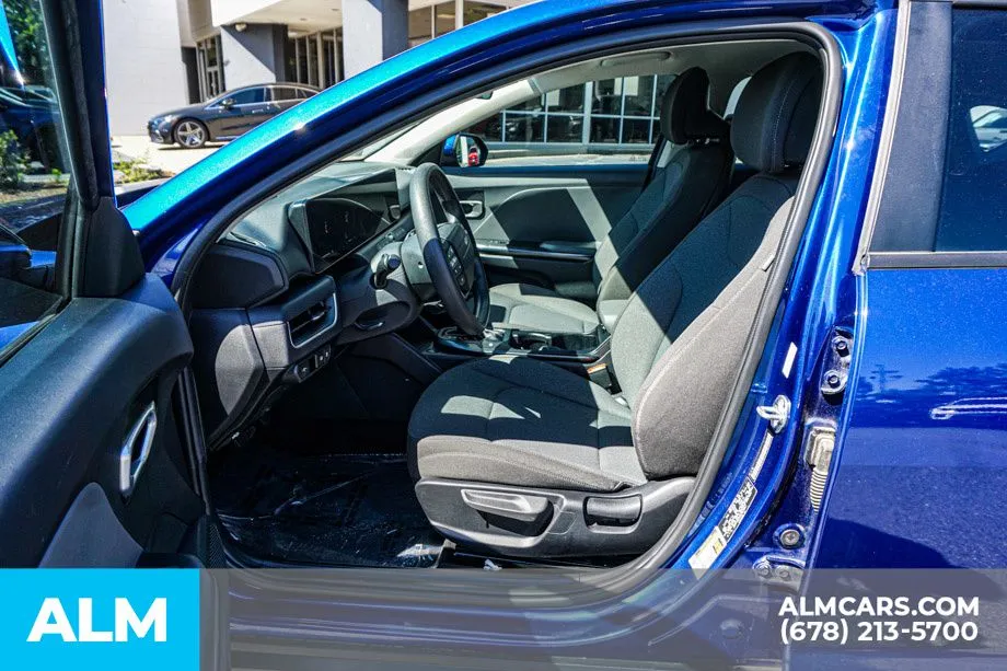 2025 Kia K4 LXS - Photo 18