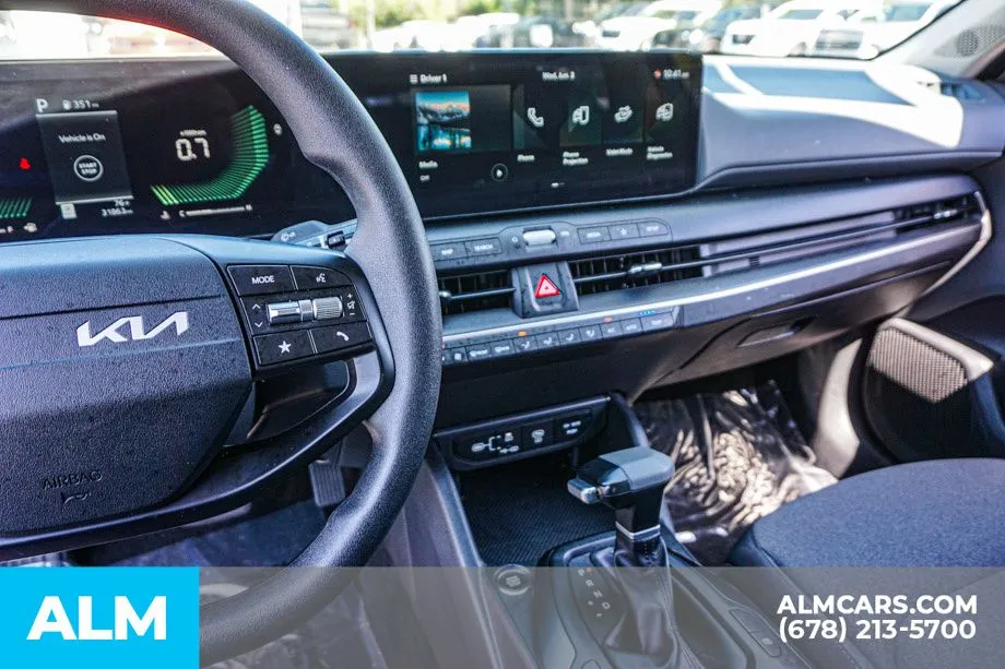 2025 Kia K4 LXS - Photo 31