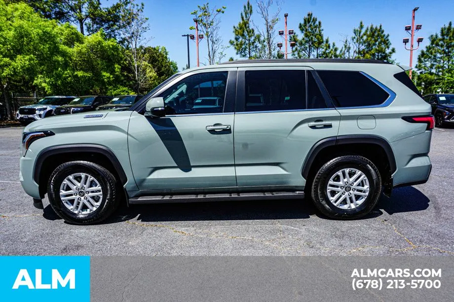 2024 Toyota Sequoia SR5 - Photo 7
