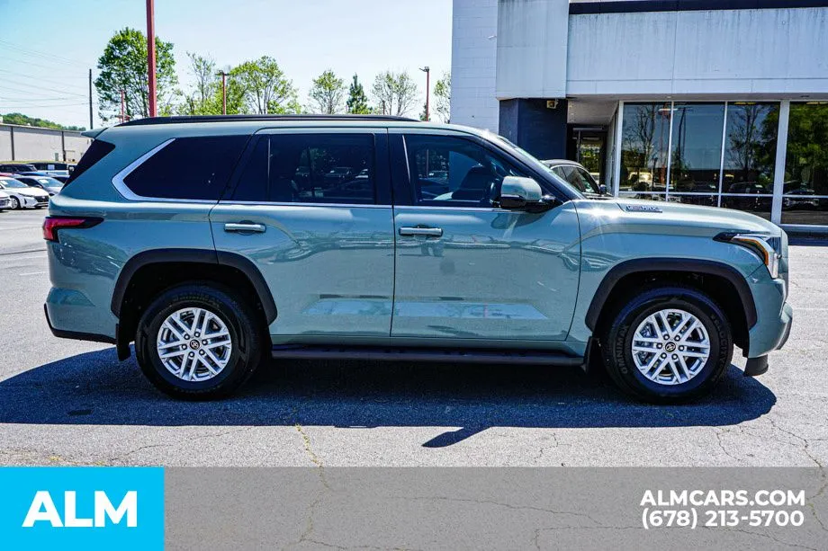 2024 Toyota Sequoia SR5 - Photo 9