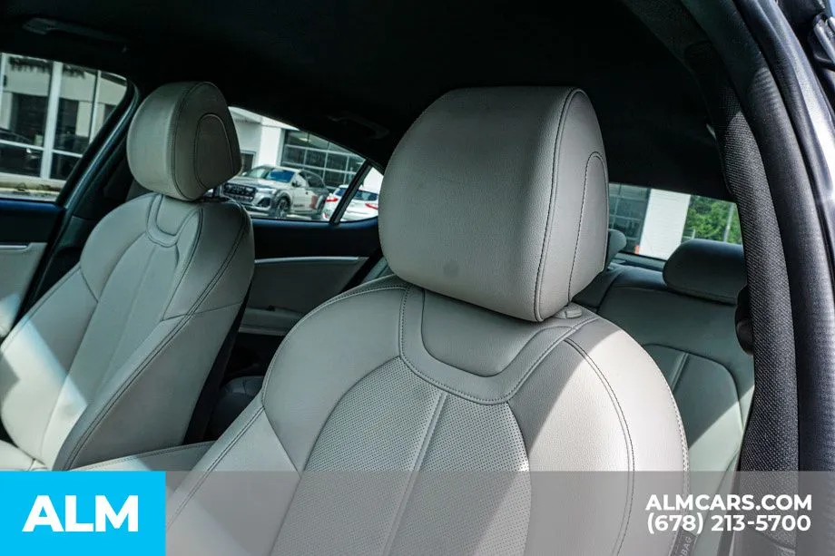 2025 GENESIS G70 Standard - Photo 18