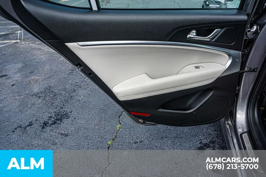 2025 GENESIS G70 Standard - Photo 50