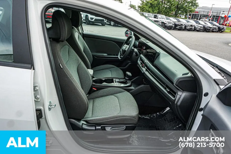 2025 Kia K4 LXS - Photo 23