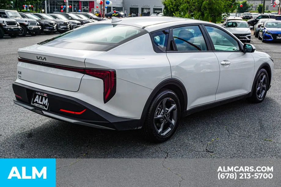 2025 Kia K4 LXS - Photo 6