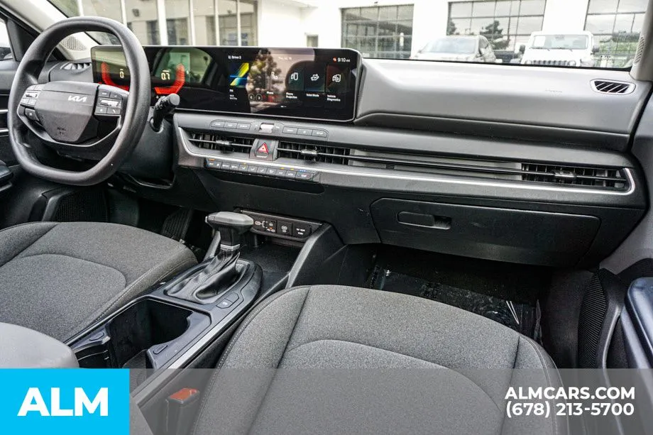 2025 Kia K4 LXS - Photo 24