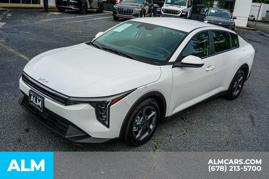 2025 Kia K4 LXS - Photo 15
