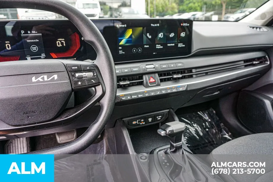 2025 Kia K4 LXS - Photo 32