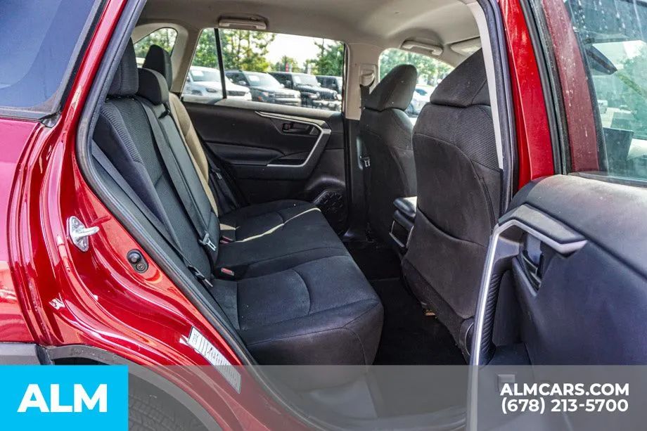 2021 Toyota RAV4 LE - Photo 23