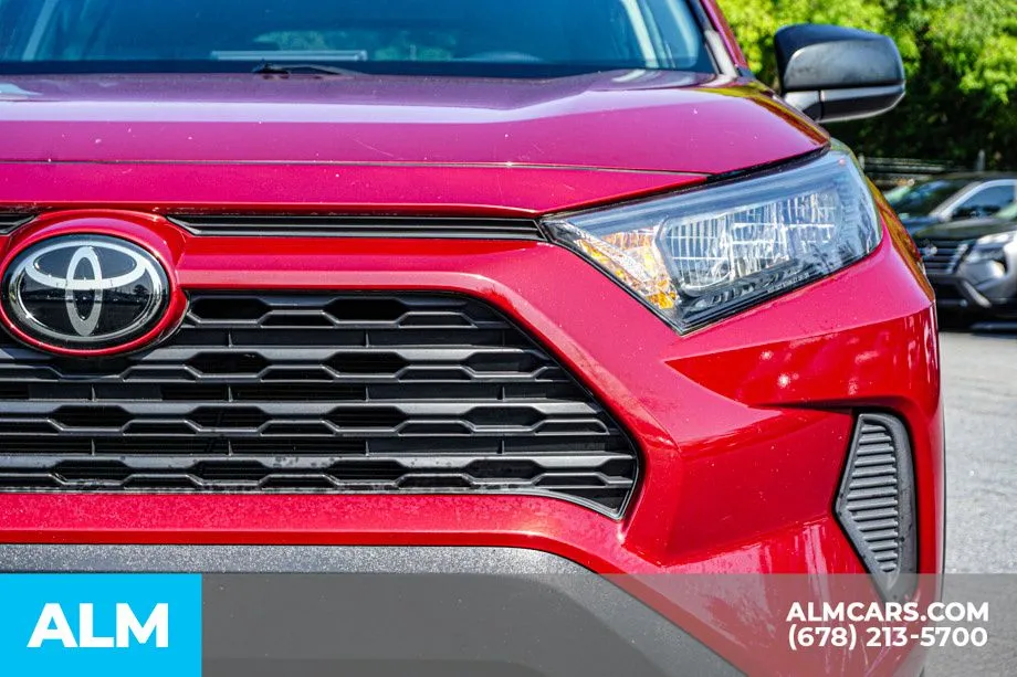 2021 Toyota RAV4 LE - Photo 12