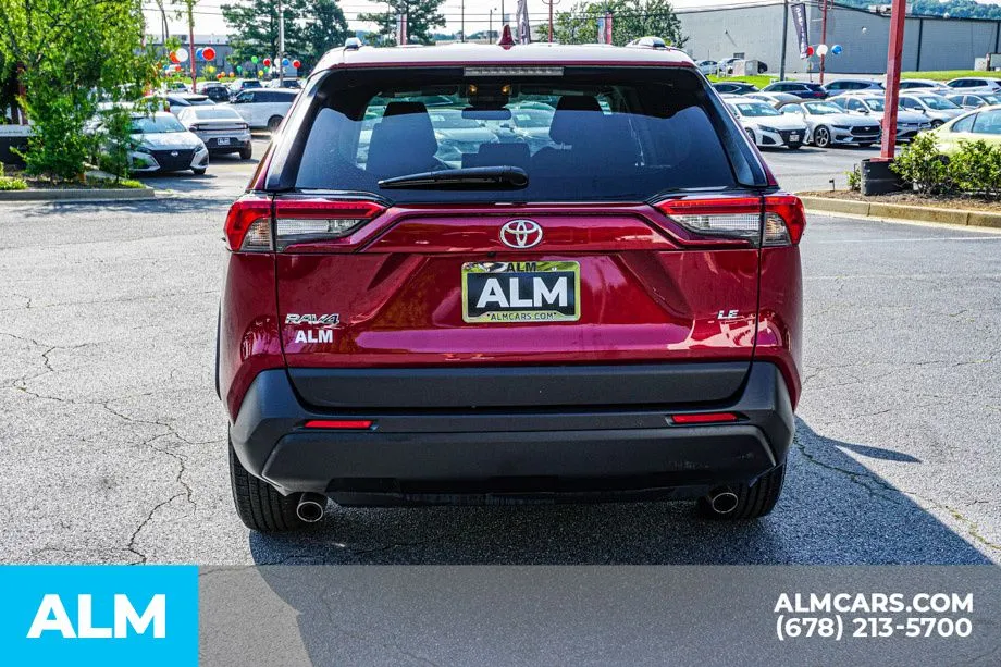 2021 Toyota RAV4 LE - Photo 11