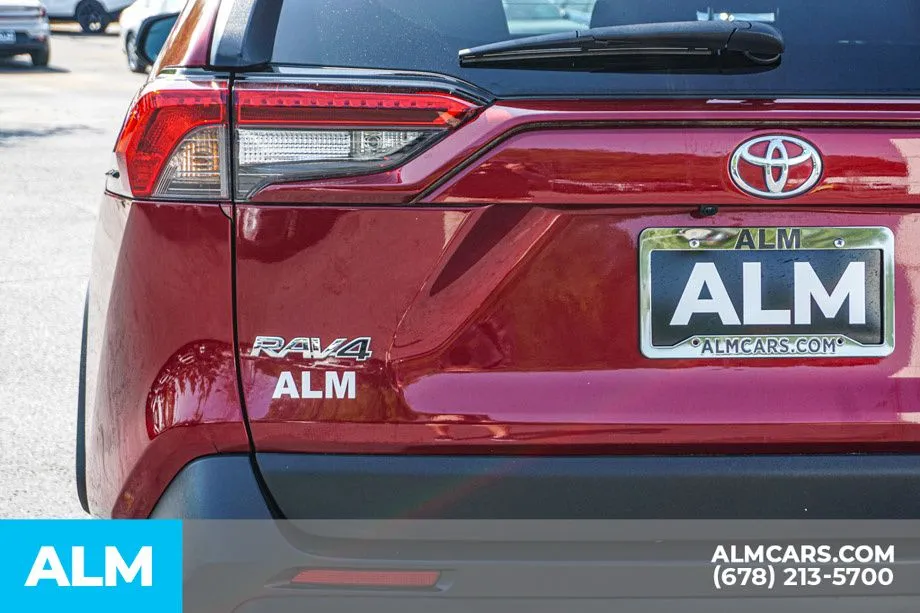 2021 Toyota RAV4 LE - Photo 15