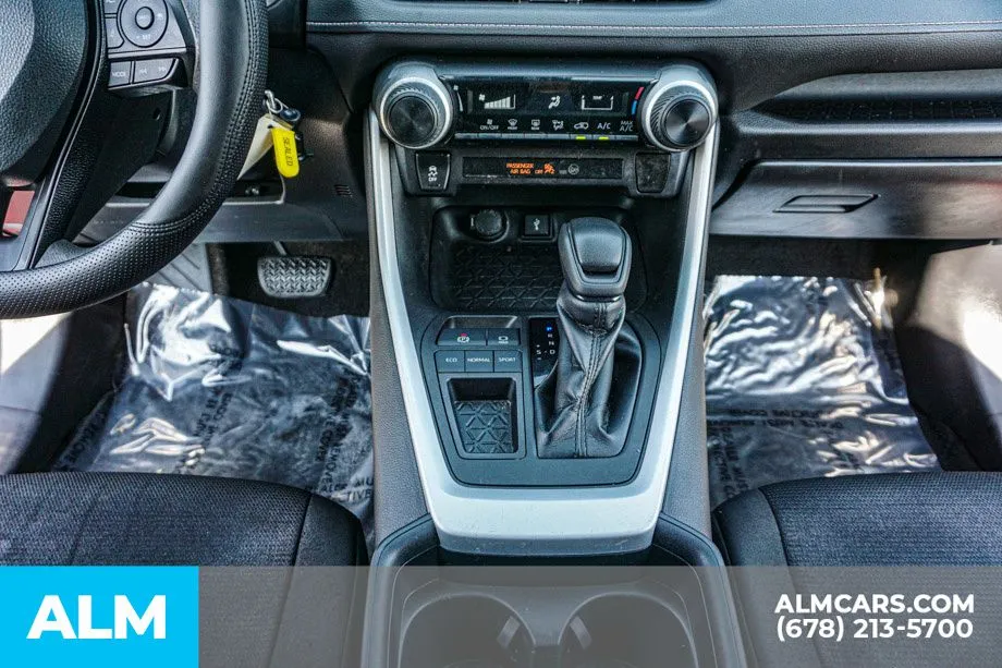 2021 Toyota RAV4 LE - Photo 41