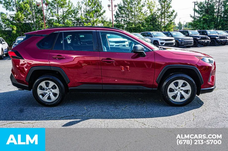 2021 Toyota RAV4 LE - Photo 9