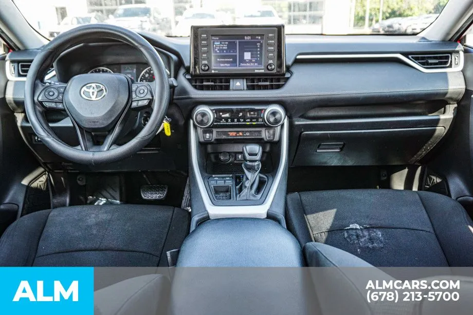 2021 Toyota RAV4 LE - Photo 27