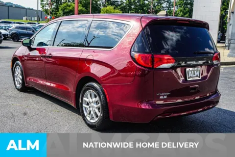 More photos of 2022 Chrysler Voyager LX at ALM Kennesaw, GA