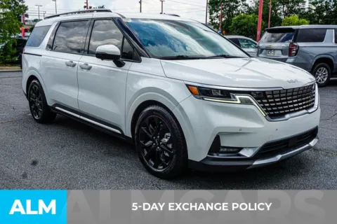 More photos of 2022 Kia Carnival SX at ALM Kennesaw, GA