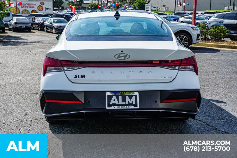 2024 Hyundai Elantra Limited - Photo 11
