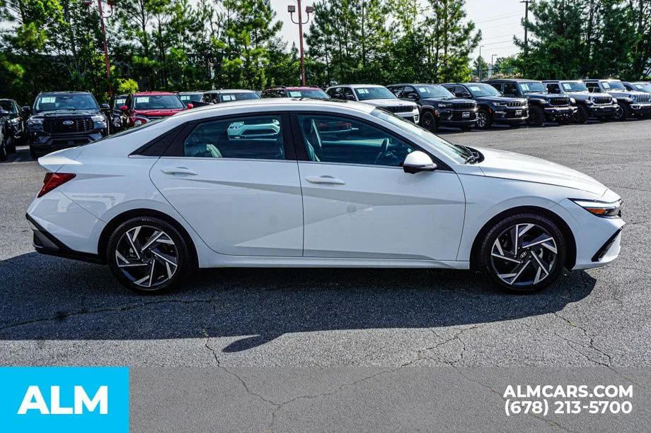 2024 Hyundai Elantra Limited - Photo 9