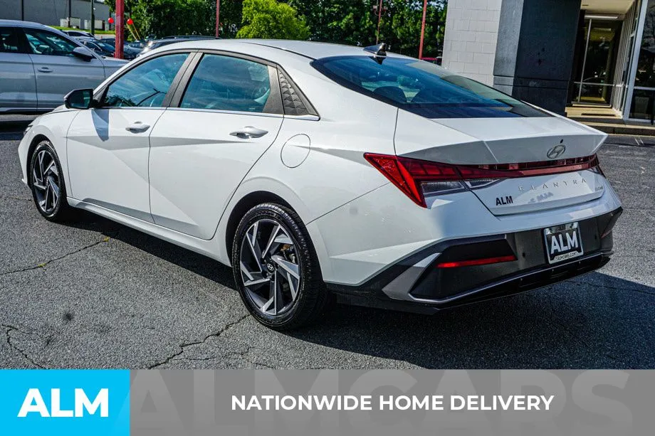 2024 Hyundai Elantra Limited - Photo 5