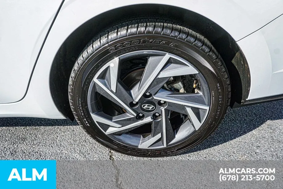 2024 Hyundai Elantra Limited - Photo 17