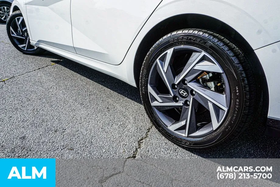 2024 Hyundai Elantra Limited - Photo 16