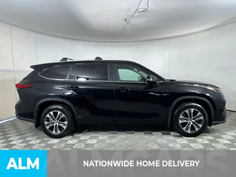 More photos of 2023 Toyota Highlander XLE at ALM Kennesaw, GA