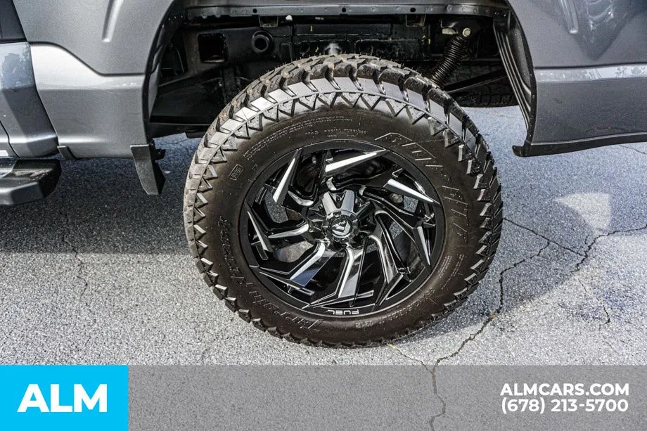 2025 Ford F-150 XLT - Photo 17