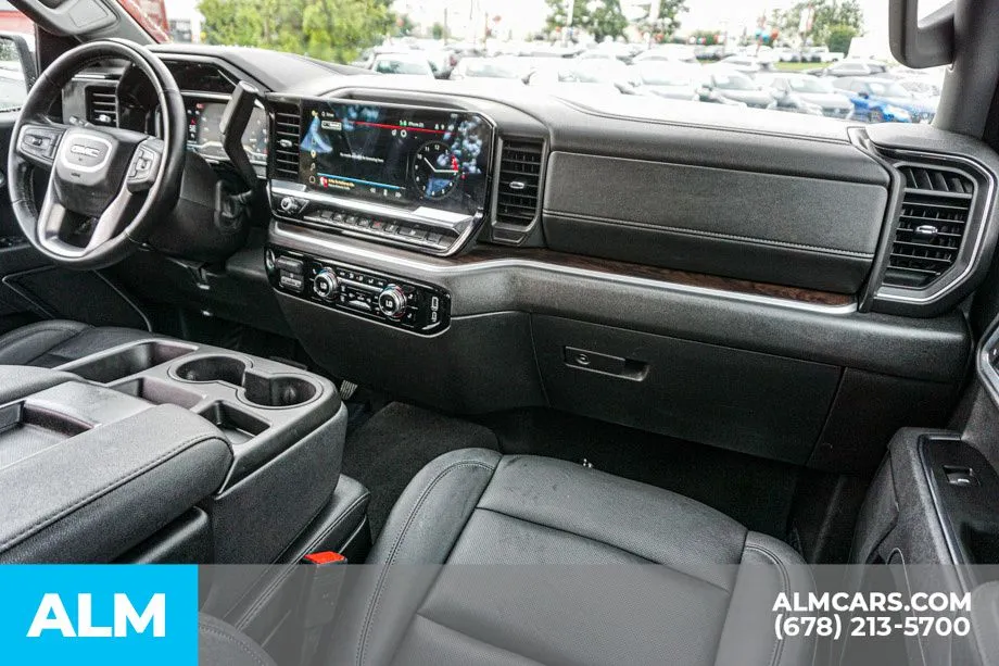 2025 GMC Sierra 1500 SLT - Photo 24