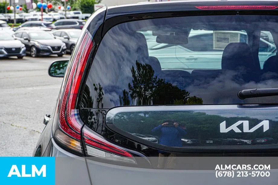 2025 Kia Soul LX - Photo 12