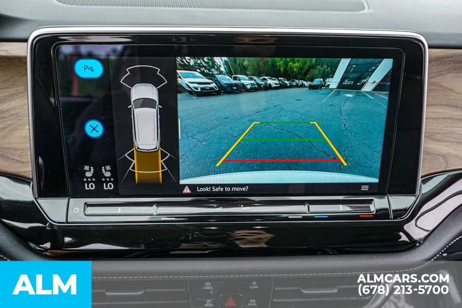2025 Volkswagen Atlas SE w/Tech - Photo 38