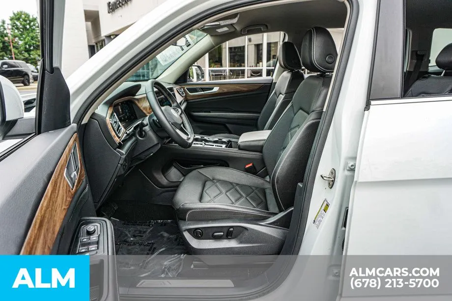 2025 Volkswagen Atlas SE w/Tech - Photo 18