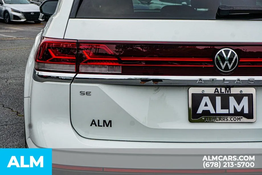 2025 Volkswagen Atlas SE w/Tech - Photo 12