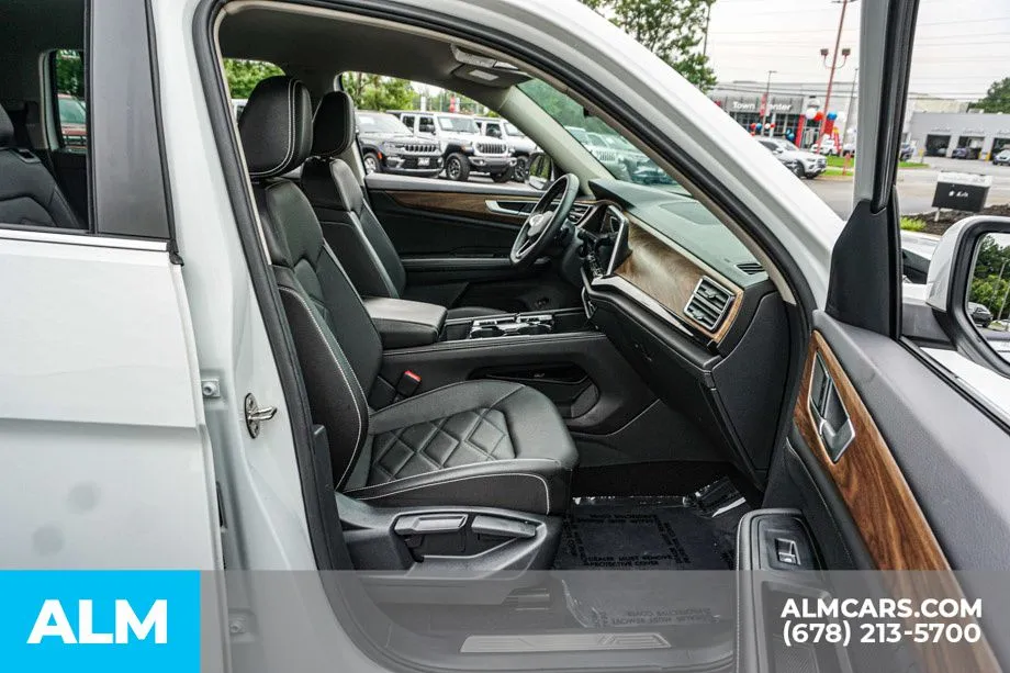 2025 Volkswagen Atlas SE w/Tech - Photo 24