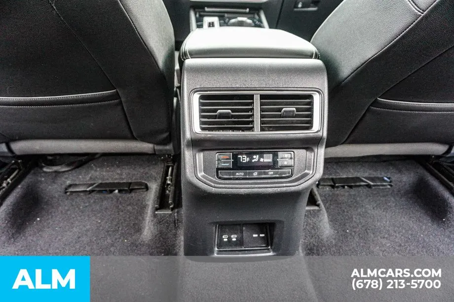 2025 Volkswagen Atlas SE w/Tech - Photo 32