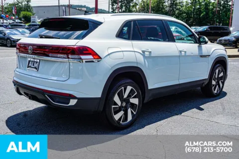 More photos of 2025 Volkswagen Atlas Cross Sport 2.0T SE w/Technology at ALM Kennesaw, GA