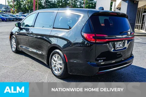 More photos of 2023 Chrysler Pacifica Touring L at ALM Kennesaw, GA