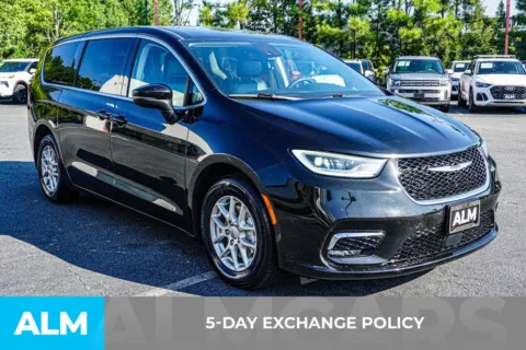Another view of 2023 Chrysler Pacifica Touring L for sale in Kennesaw, GA at ALM Kennesaw