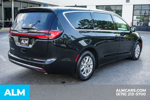 More photos of 2023 Chrysler Pacifica Touring L at ALM Kennesaw, GA