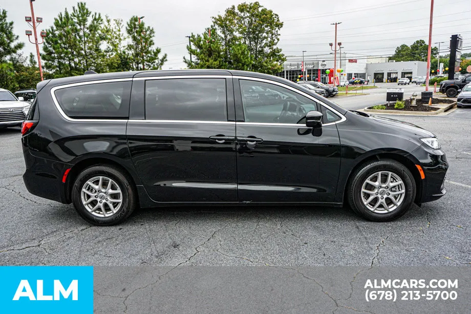 2024 Chrysler Pacifica Touring L - Photo 8