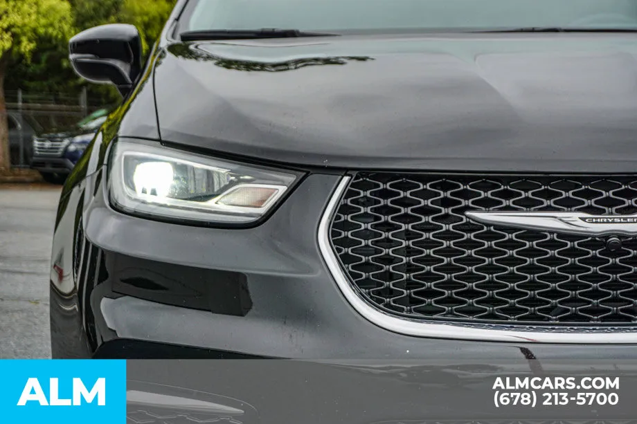2024 Chrysler Pacifica Touring L - Photo 11