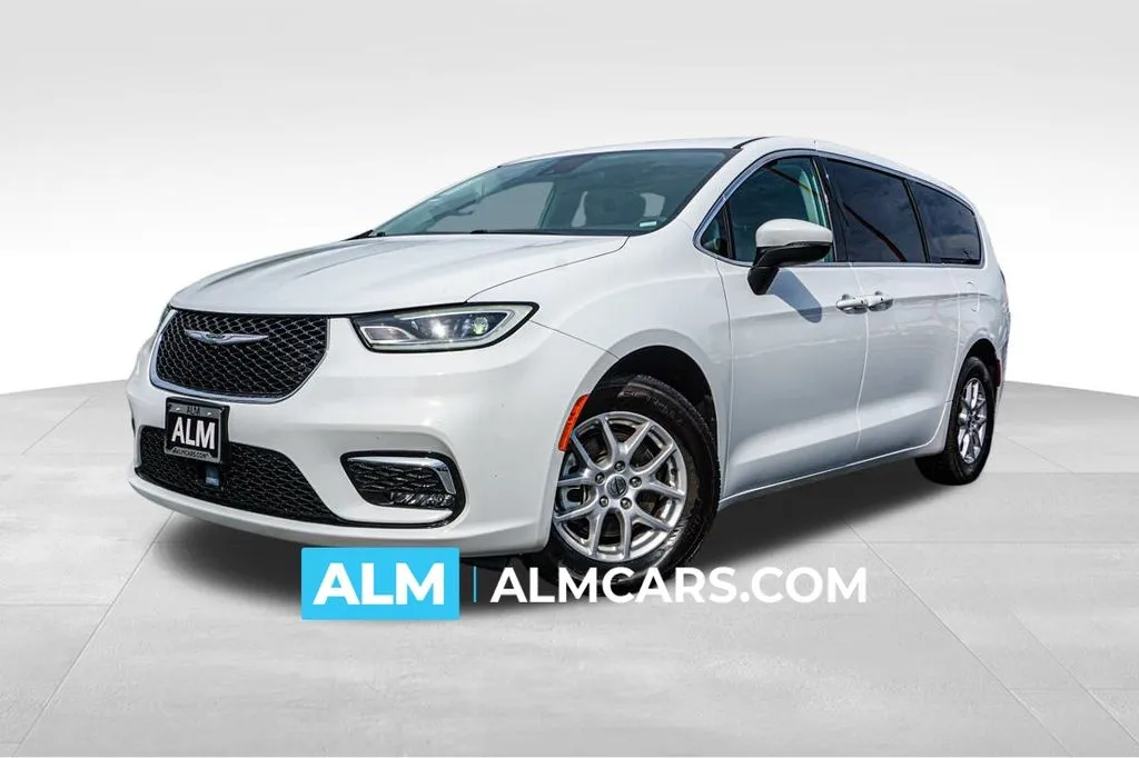 White 2023 Chrysler Pacifica Touring L for sale in Kennesaw, GA