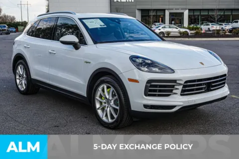 More photos of 2022 Porsche Cayenne E-Hybrid at ALM Kennesaw, GA