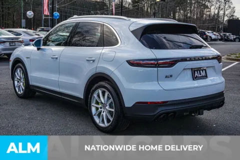 More photos of 2022 Porsche Cayenne E-Hybrid at ALM Kennesaw, GA