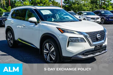More photos of 2022 Nissan Rogue SL at ALM Kennesaw, GA