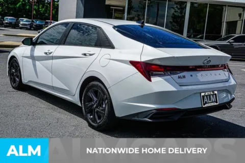 More photos of 2021 Hyundai Elantra SEL at ALM Kennesaw, GA